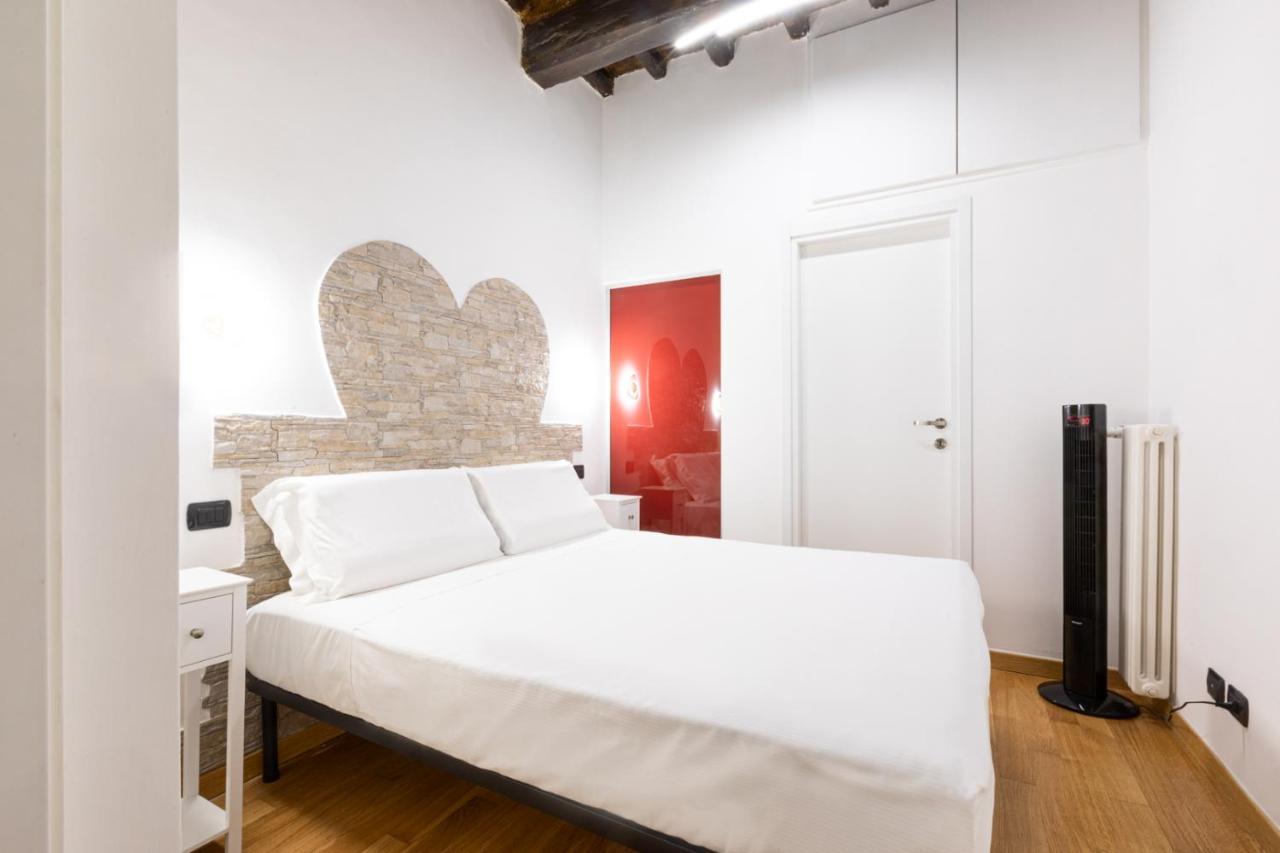 Red Heart In Trastevere - Collection
